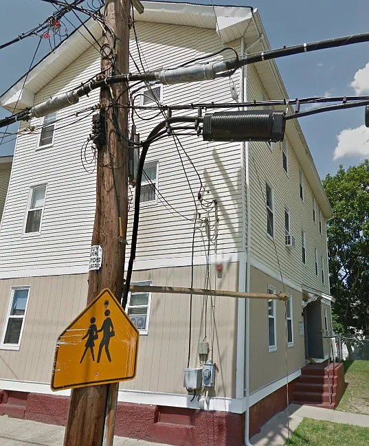 587 Pine St