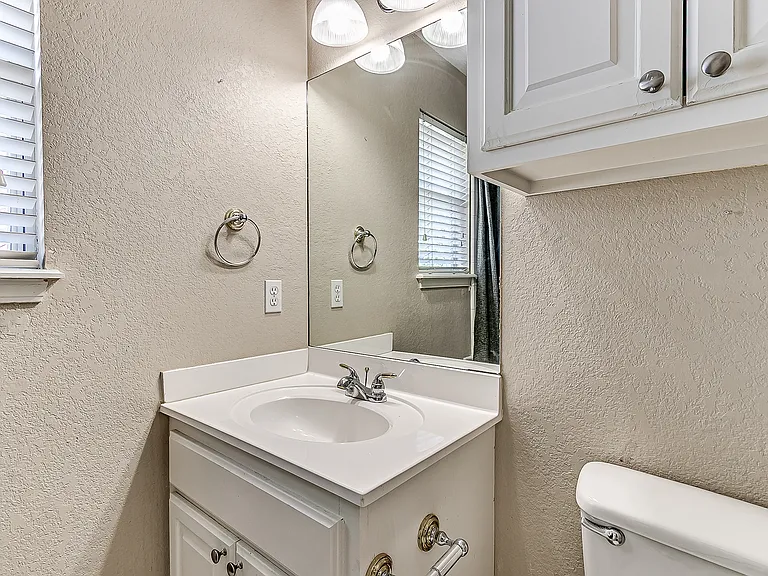 323 Potomac Dr — Photo 36