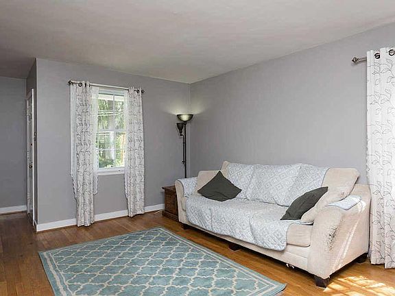 3rd image of 706 E Argonne Dr