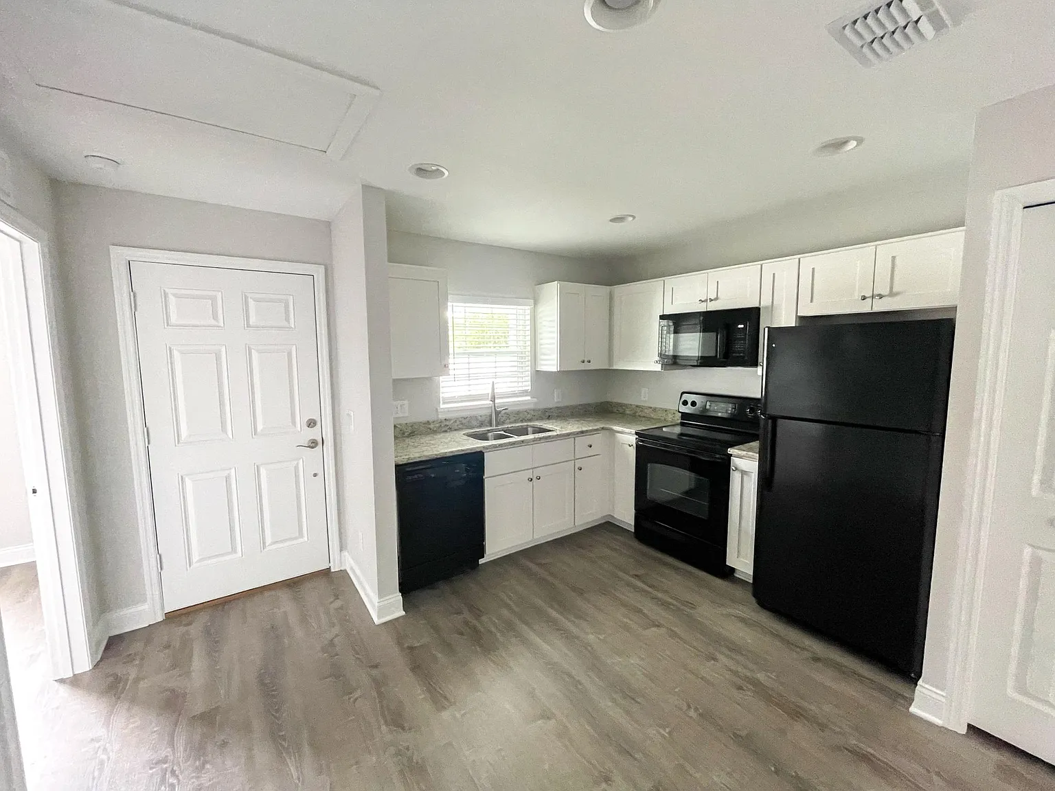2 bed, 868 sqft, $1,400 — Photo 4
