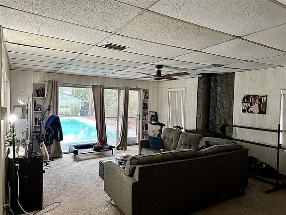 3rd image of 424 W Hogle Ave