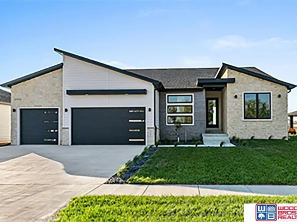 3520 Tree Line Dr, Lincoln, NE 68516