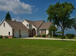2057 Woodcrest Dr, Oregon, OH 43616