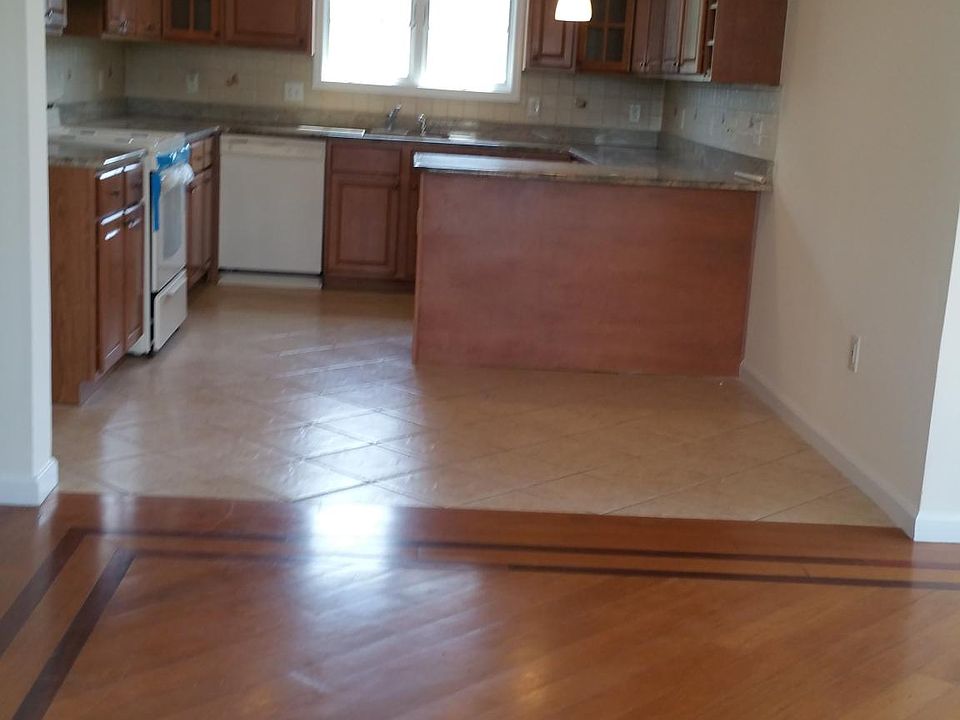 2nd image of 168 Elm St #2