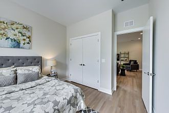 2nd image of 4010 N Lincoln Ave #502