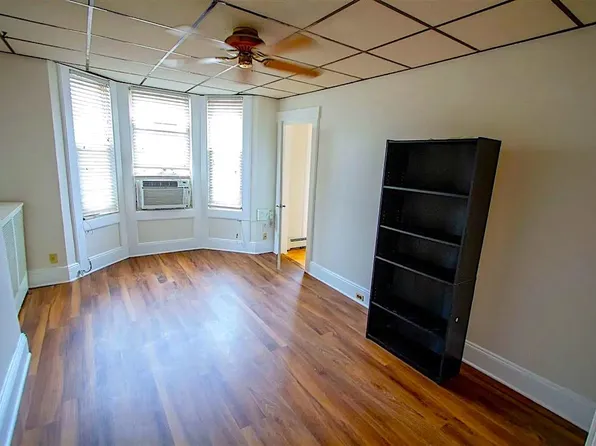 136 Sherman Avenue image 4 of 9