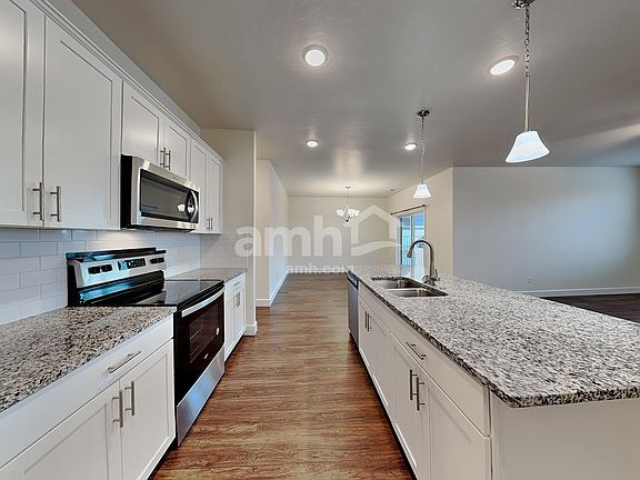 3rd image of 94 E Sicily Dr