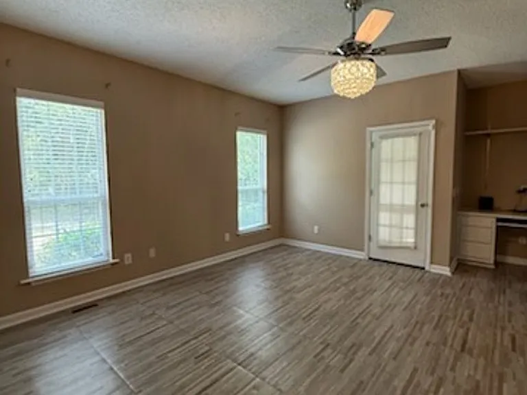 1464 Chandler Cir — Photo 9