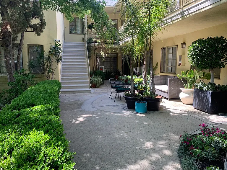 Must-see Updated Vintage-Style Studio at 1245 N Laurel Ave, West Hollywood, CA 90046 — Photo 16