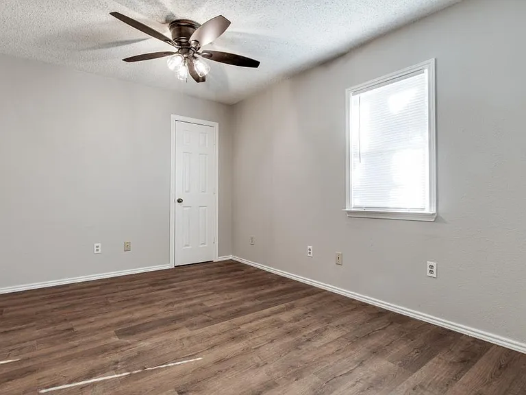 525 Harvard Dr — Photo 17