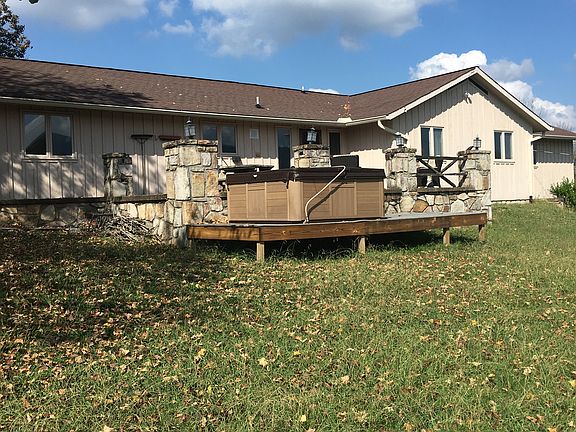 4th image of 1015 Campbell Way
