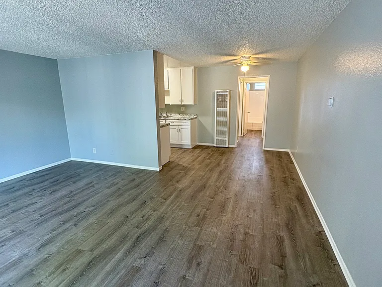 421 E 9th St #3 — Photo 5