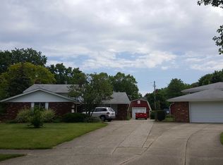 4598 Vernon Dr, North Olmsted, OH 44070