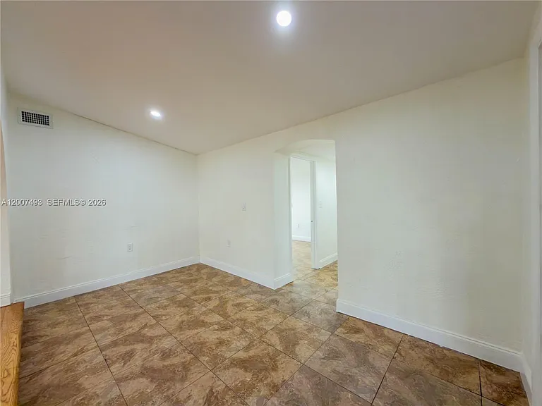 410 Pinecrest Dr — Photo 10