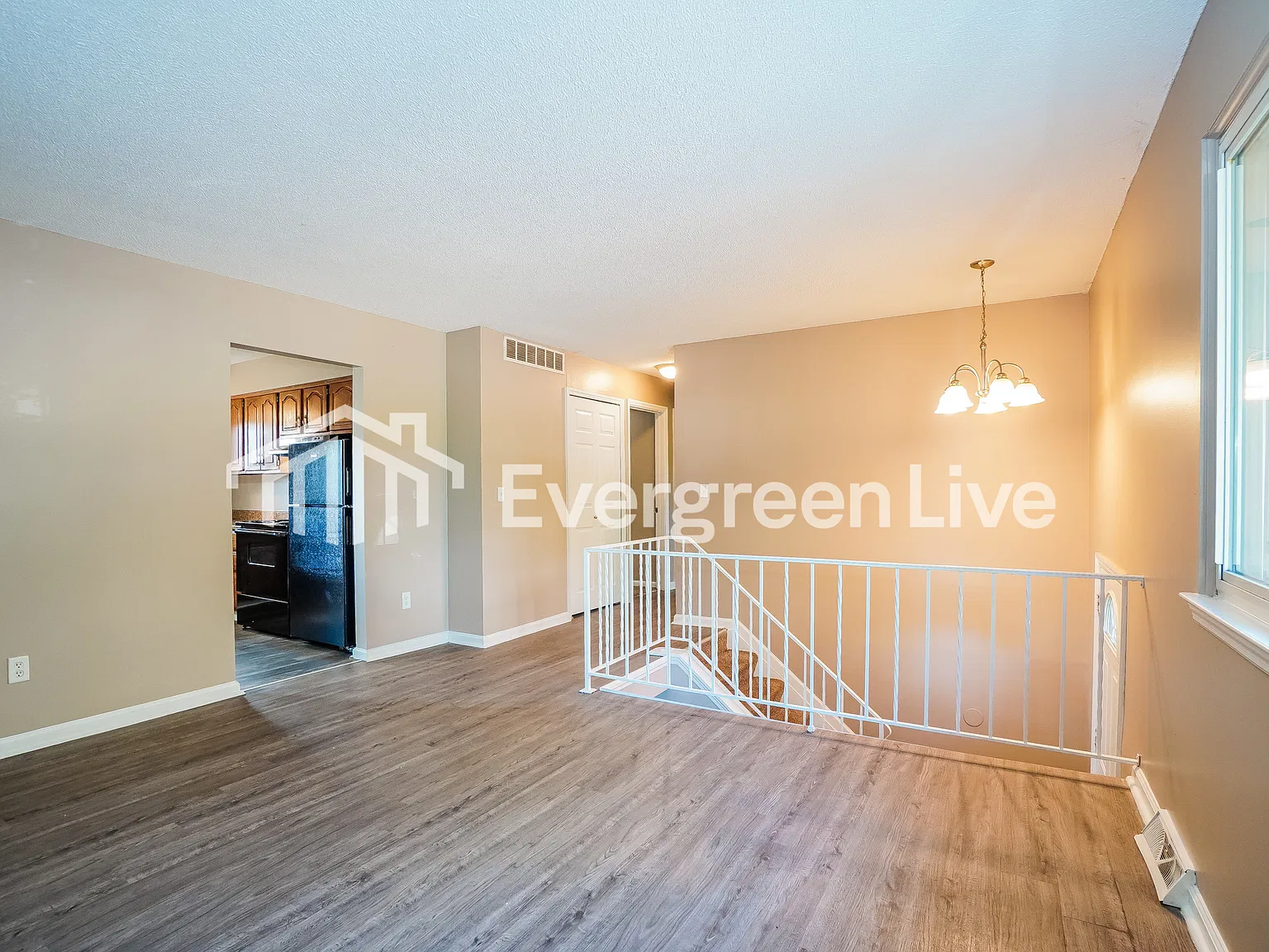 3 bed, 1.5 bath, 1586 sqft, $1,945 — Photo 4