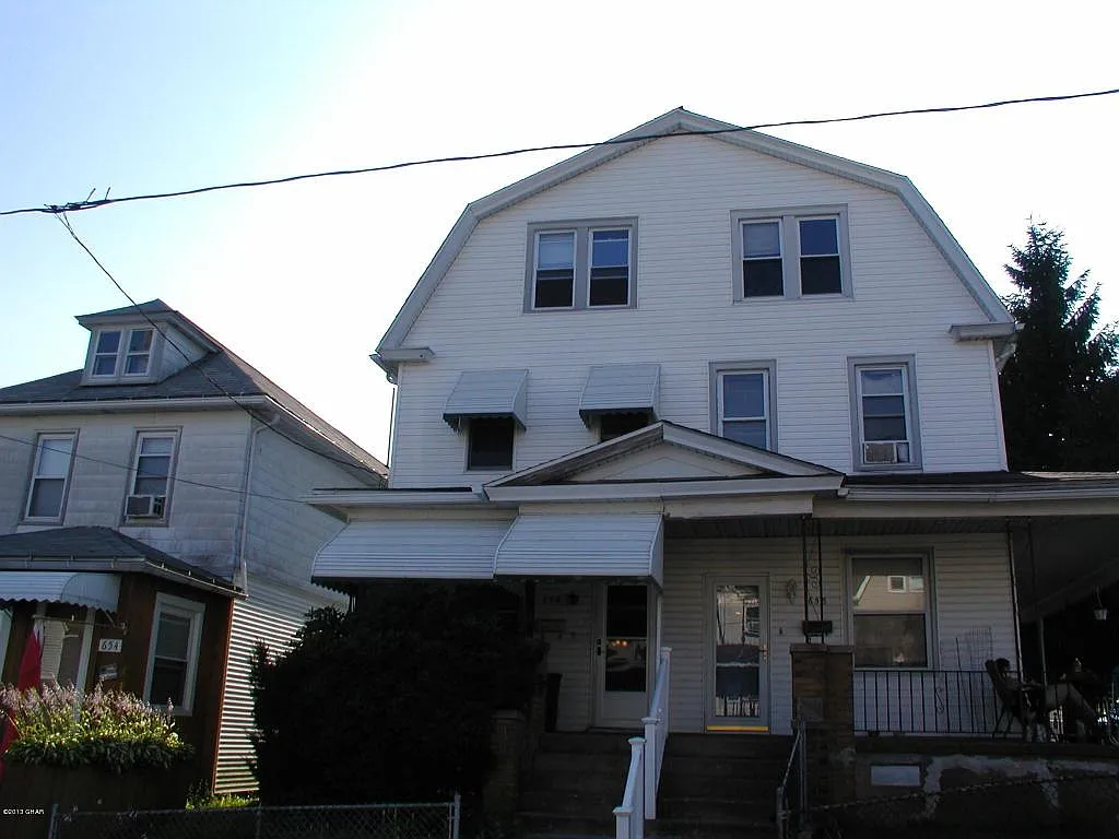 656 Vine St photo 1