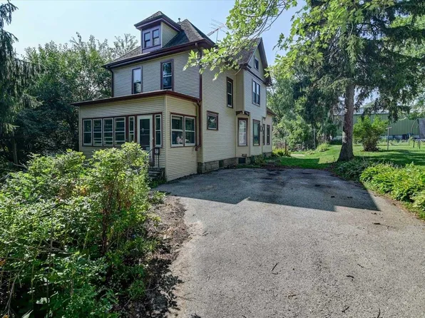 418 E Milwaukee Ave, Fort Atkinson, WI 53538