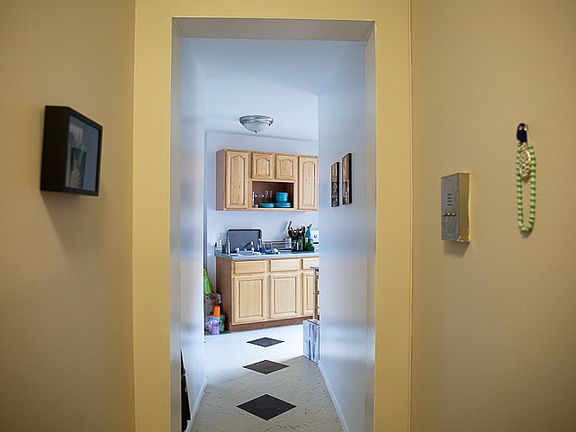 4th image of 585 E 21st St APT 3I