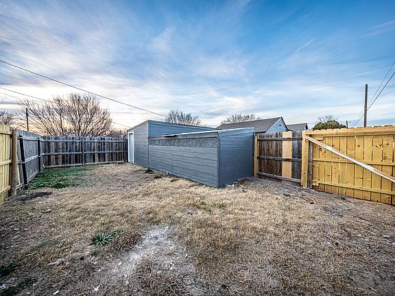3rd image of 1802 NW Lake Ave #3