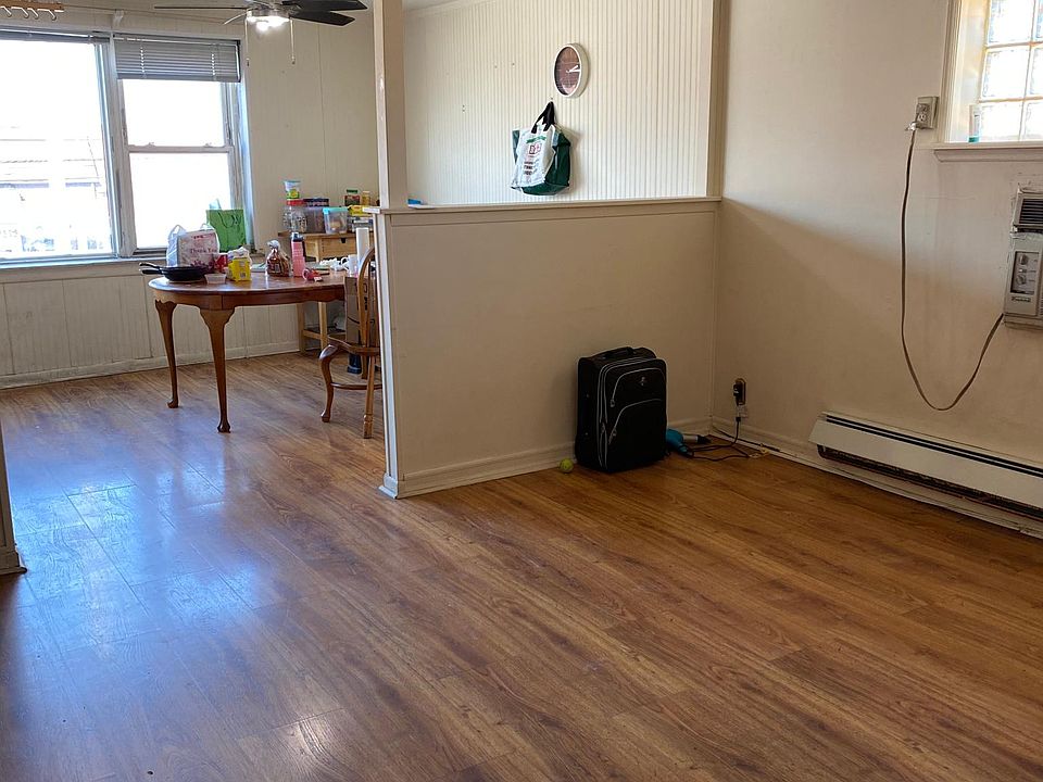2nd image of 168-12 Union Tpke