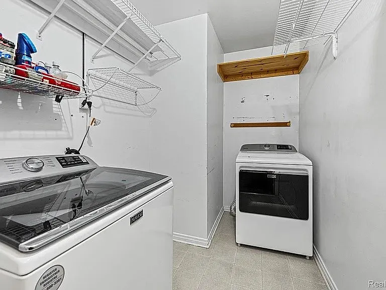 4010 Linwood Ave — Photo 6