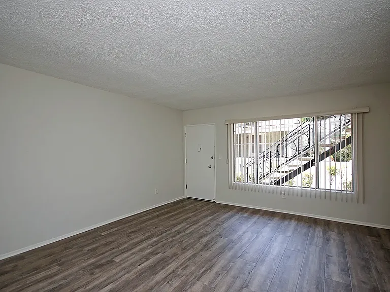 567 N Holliston Ave #1 — Photo 7