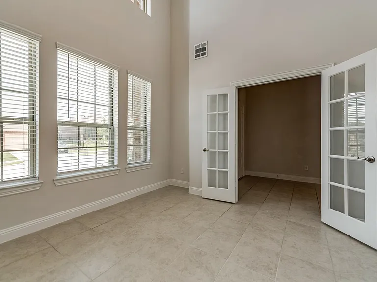 1216 Gibson Dr — Photo 9