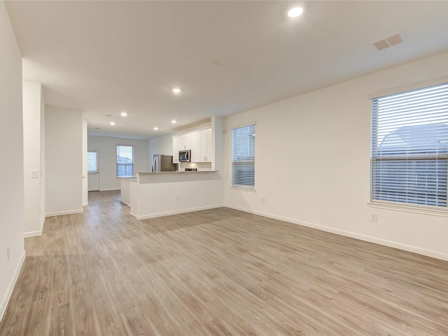 3 bed, 2.0 bath, 1567 sqft, $2,200 — Photo 4