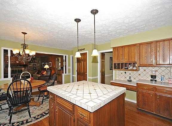 2nd image of 180 Maxwell Ct