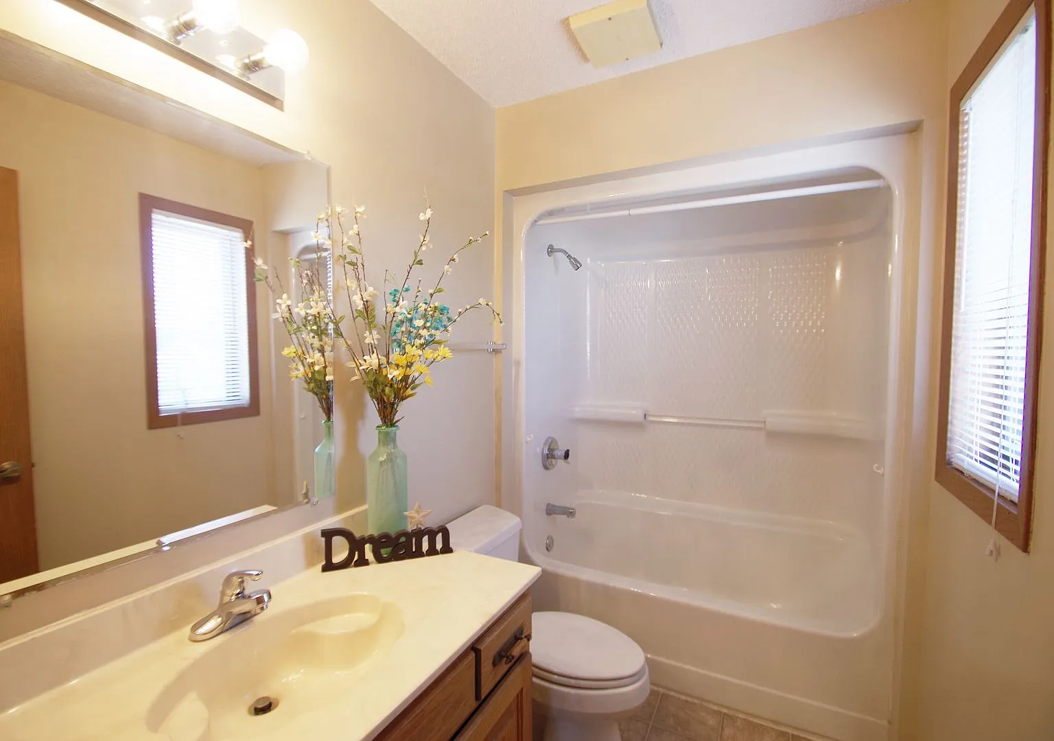 Capitol Apartments — Photo 4