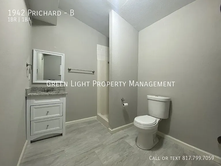 1942 Prichard Ln #B — Photo 10