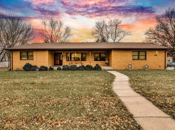 403 E Avenue B, Mount Hope, KS 67108