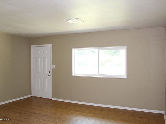 5th image of 18 Knollwood Dr