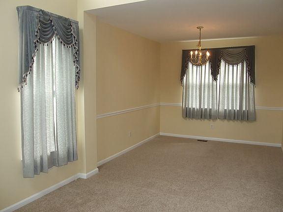 4th image of 10 Sherie St