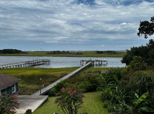 202 Kings Landing Ct, Hampstead, NC 28443