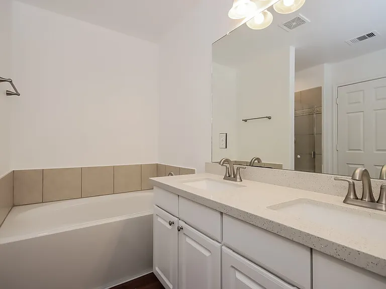 7215 Fox Scene Dr — Photo 11