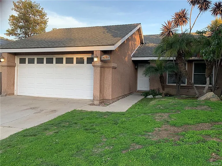 25192 York Cir — Photo 1