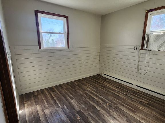 4th image of 410 S 6th St #8