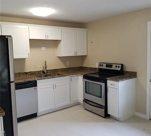 2nd image of 1441 Maravilla Ave