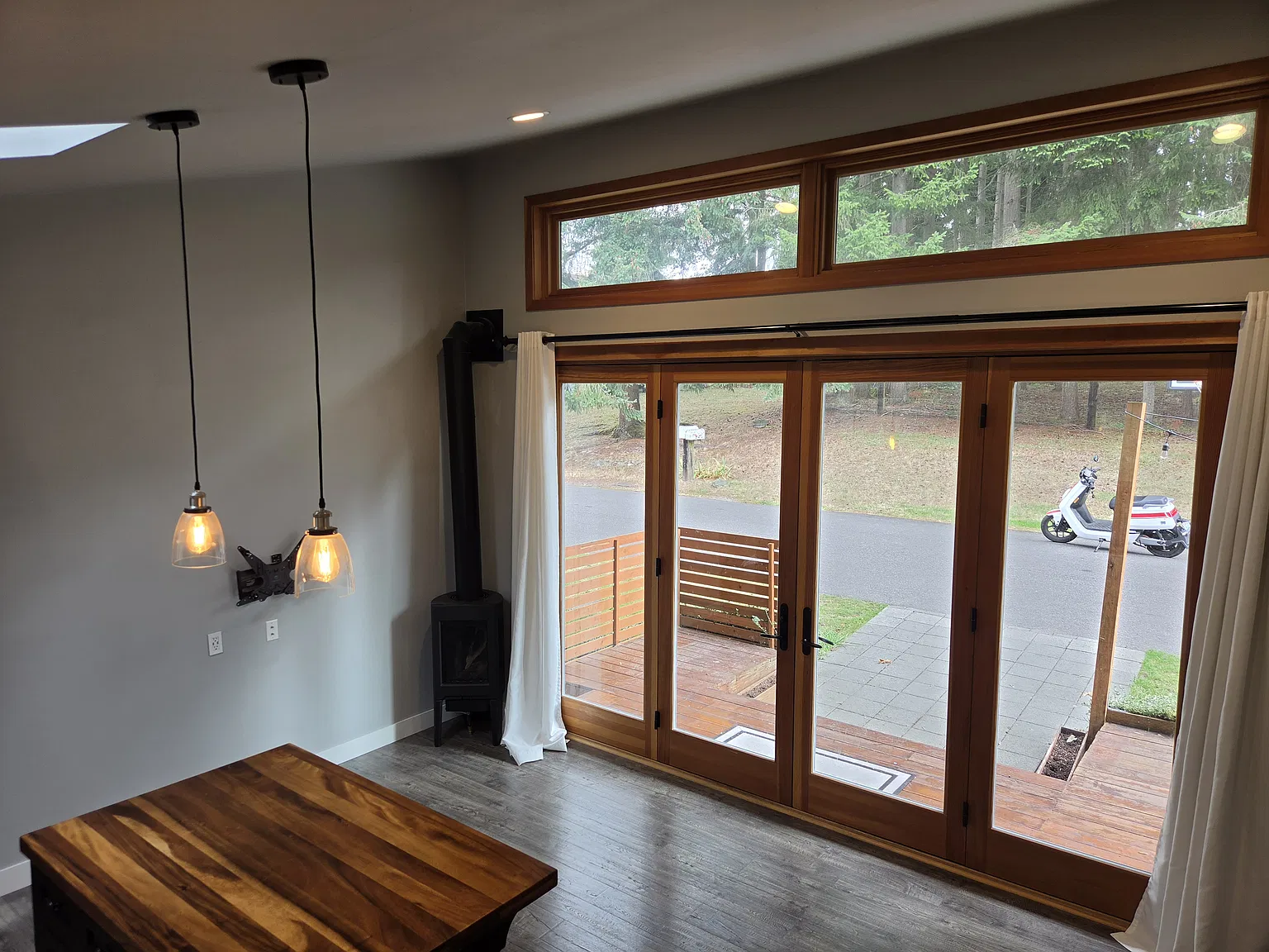 2 bed, 1.5 bath, 800 sqft, $2,400 — Photo 2