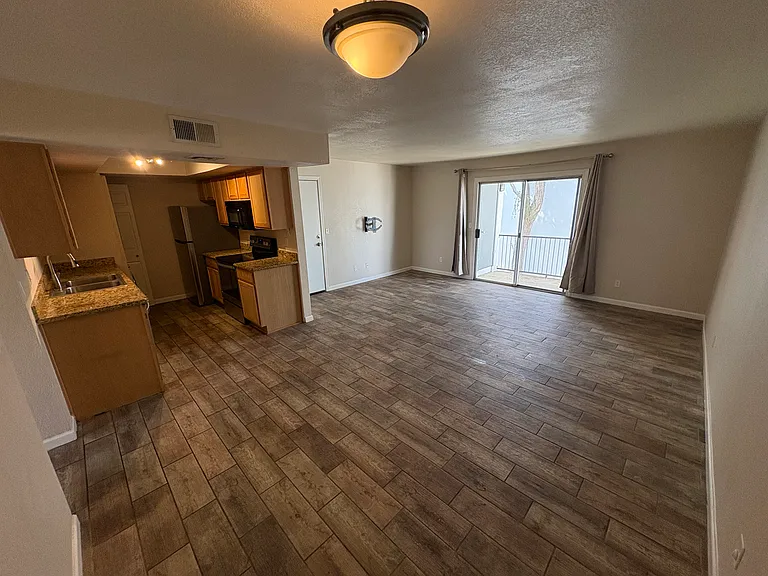 740 W Elm St #243 — Photo 7