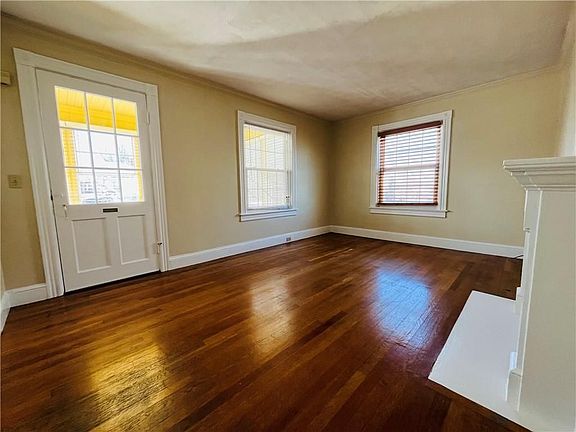 4th image of 184 Vincent Ave