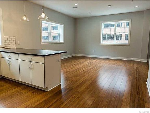 4th image of 220 Franklin St #1