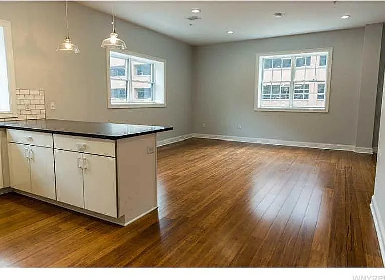 220 Franklin St #1 — Photo 4