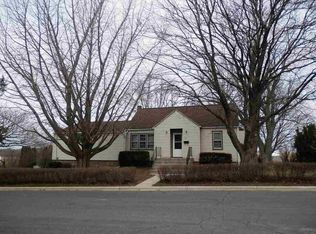 29 Calvert St, Benton, WI 53803