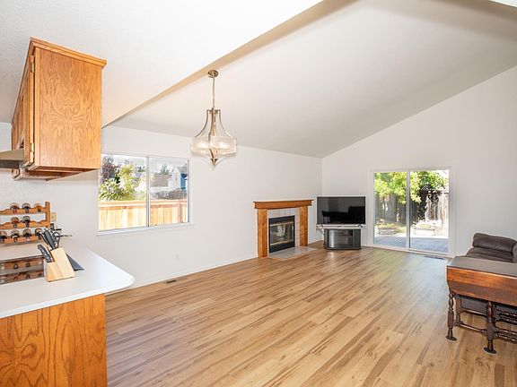 4th image of 1621 Woodhue Avenue