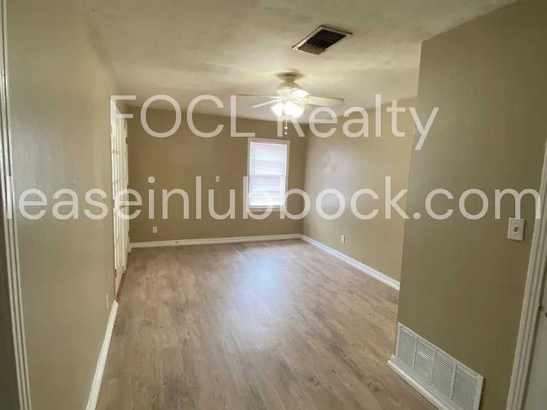 3418 32nd St — Photo 3