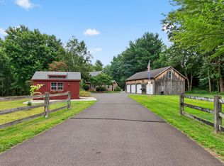 10 Woodland Hollow St, Windsor Locks, CT 06096