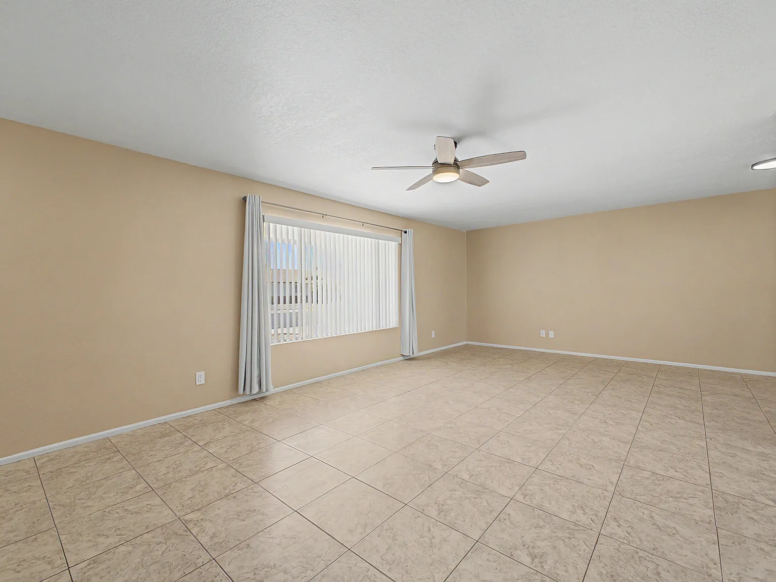 4 bed, 1821 sqft, $2,750 — Photo 4