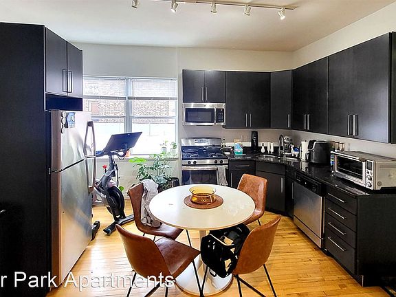 4th image of 945 N Western Ave #8536456